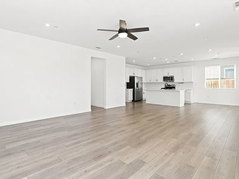 516 Silver Cloud Ct — Photo 3
