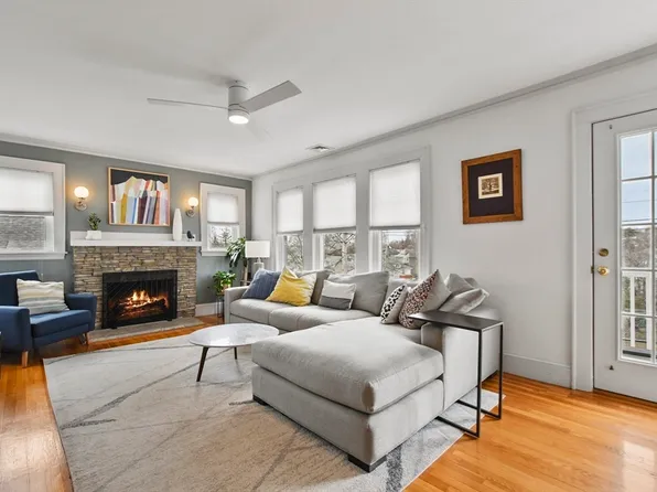 99 Hillside Rd #2, Watertown, MA 02472