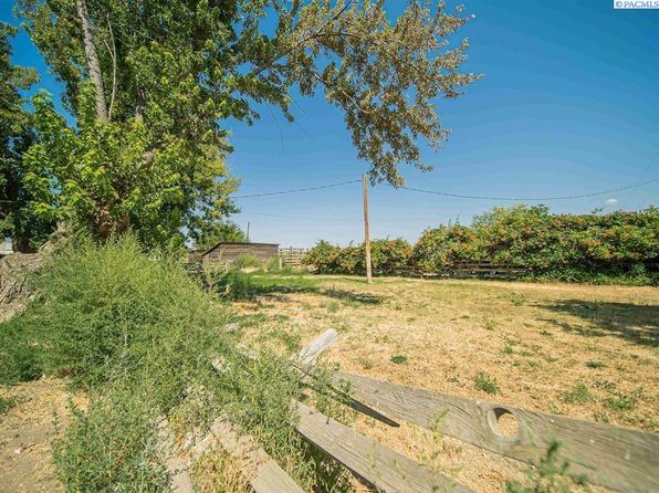 1221 Chase Rd, Grandview, WA 98930
