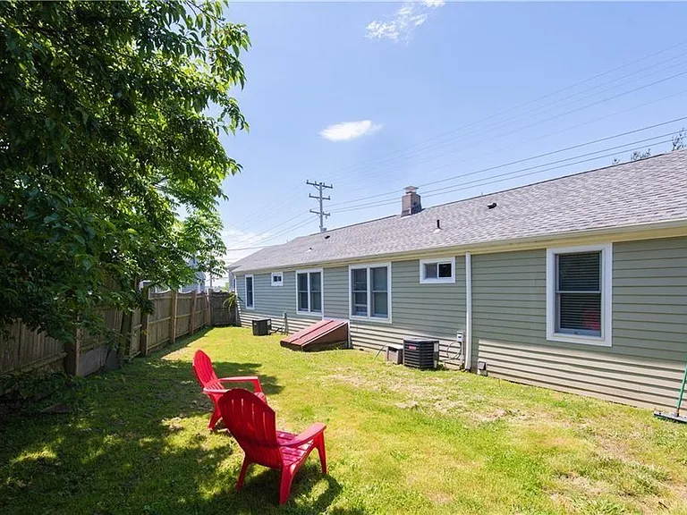 393 Aquidneck Ave — Photo 11