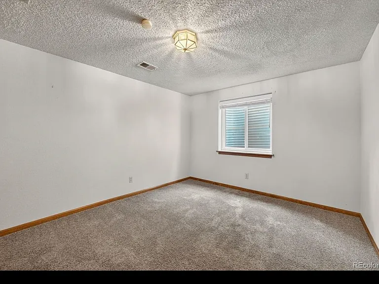 250 Cypress Ln — Photo 16
