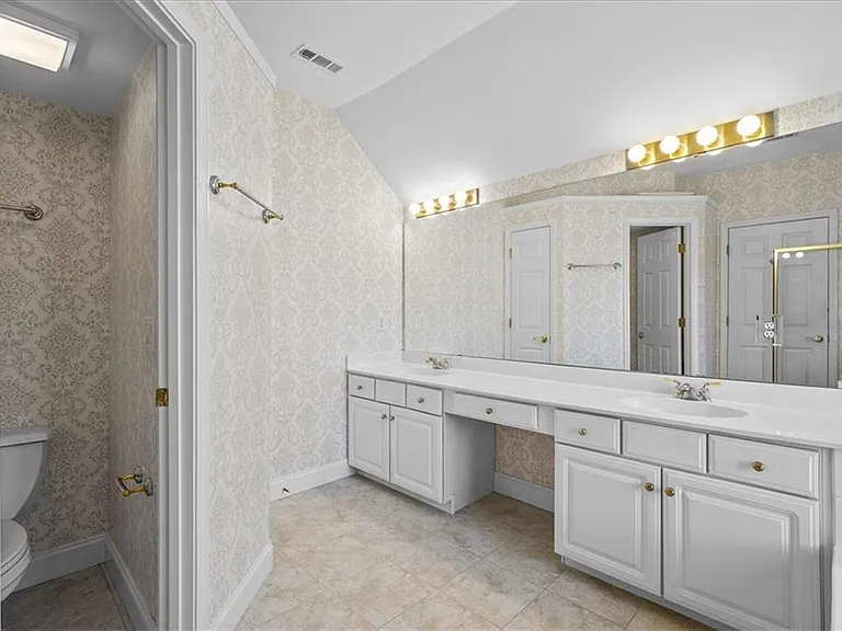 1100 Olde Roswell Grv — Photo 14