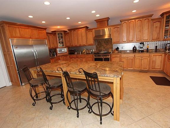 2nd image of 180 Clubhouse Dr
