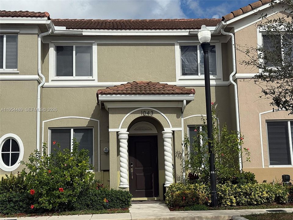 1st image of 1043 SE 24th Ave