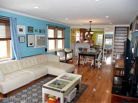 3rd image of 30 Beechhurst Ave