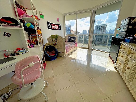 3rd image of 17555 Collins Ave APT 1508