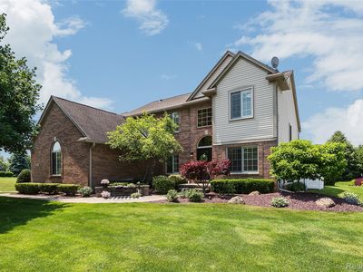 25919 Carriage Ln, South Lyon, MI, 48178