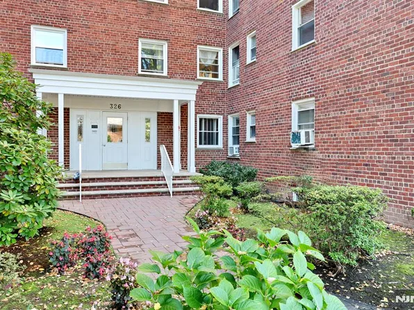 326 Bridge Plz N APT 1I, Fort Lee, NJ 07024