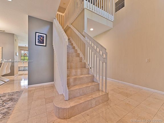 2nd image of 665 Nandina Dr #665