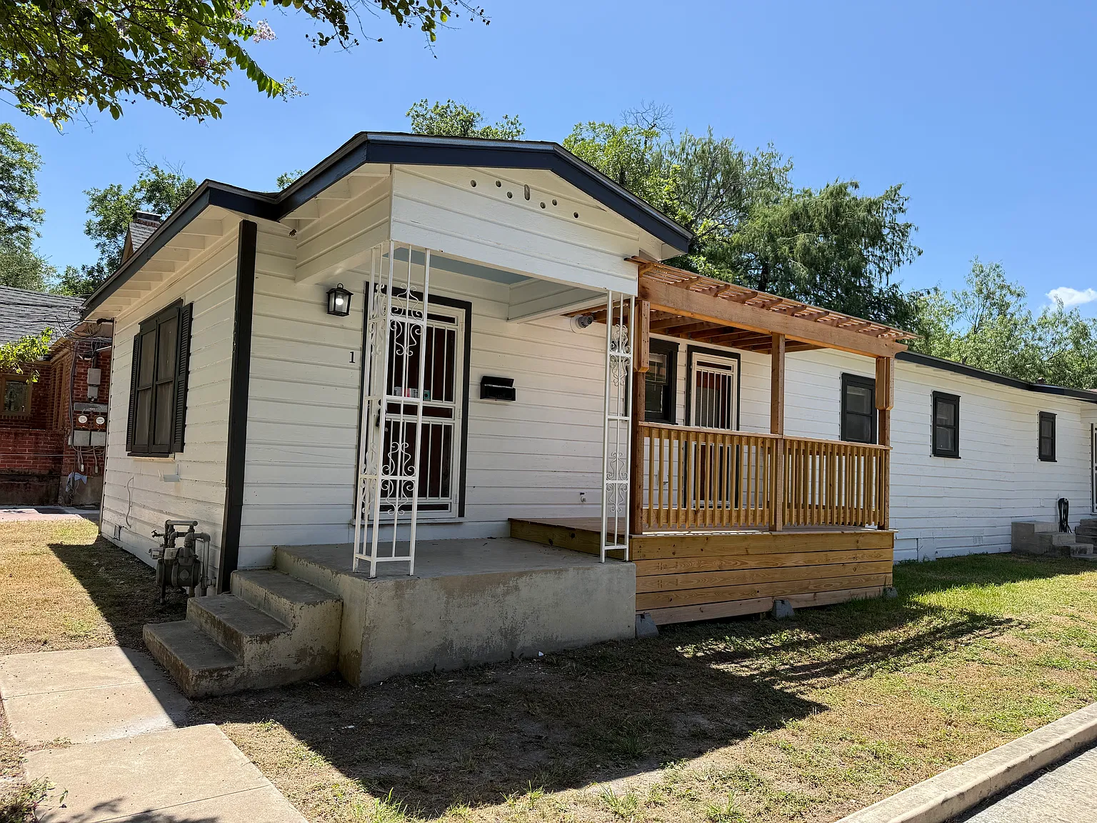 2 bed, 700 sqft, $1,100 — Photo 2