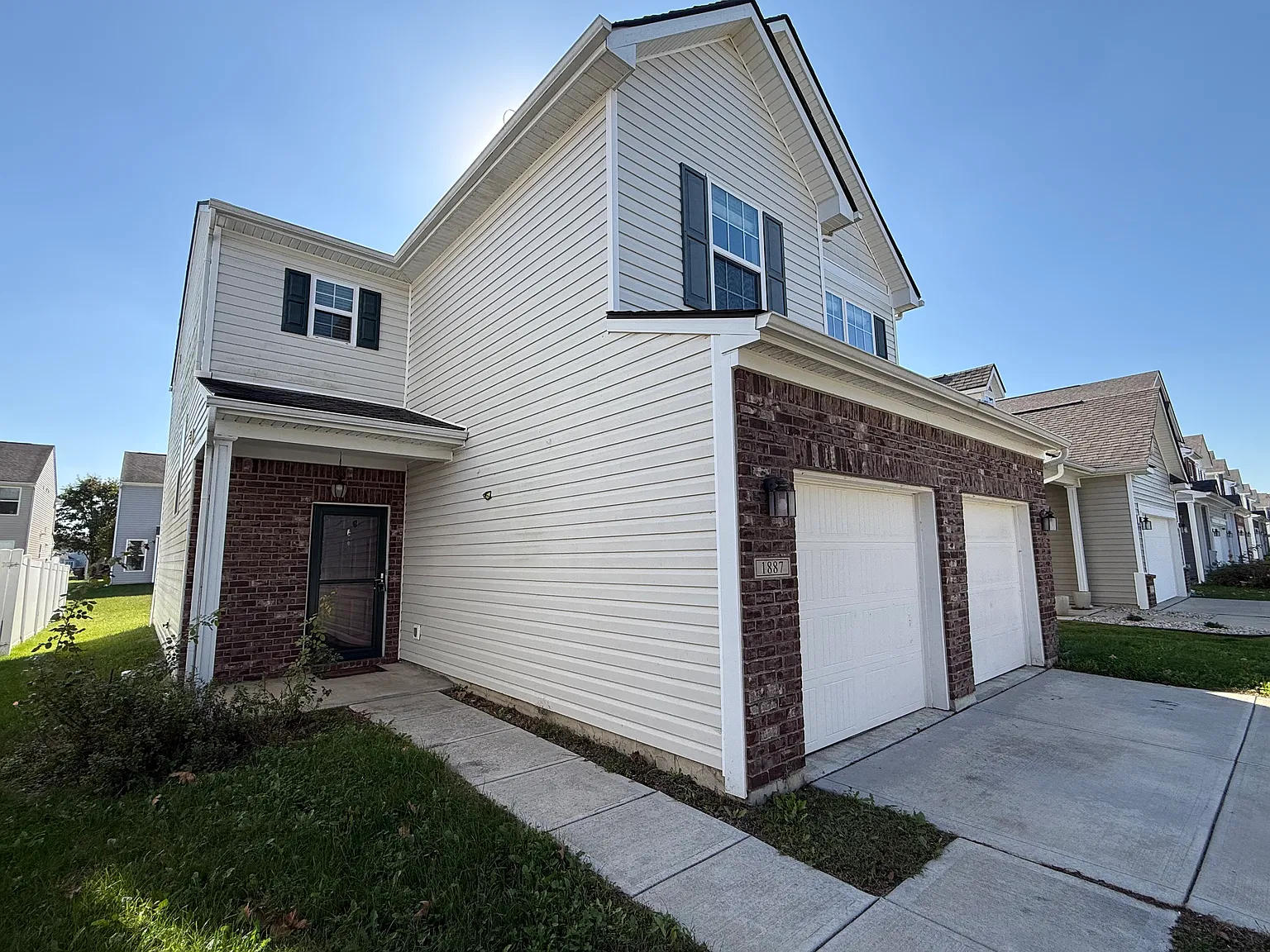 3 bed, 2.5 bath, 2130 sqft, $2,000 — Photo 2