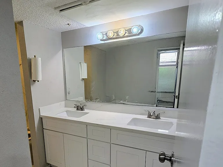 10049 Westpark Dr #118 — Photo 12