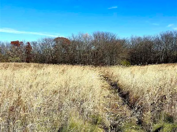 4010 Concord Ln, Wapello, IA 52653