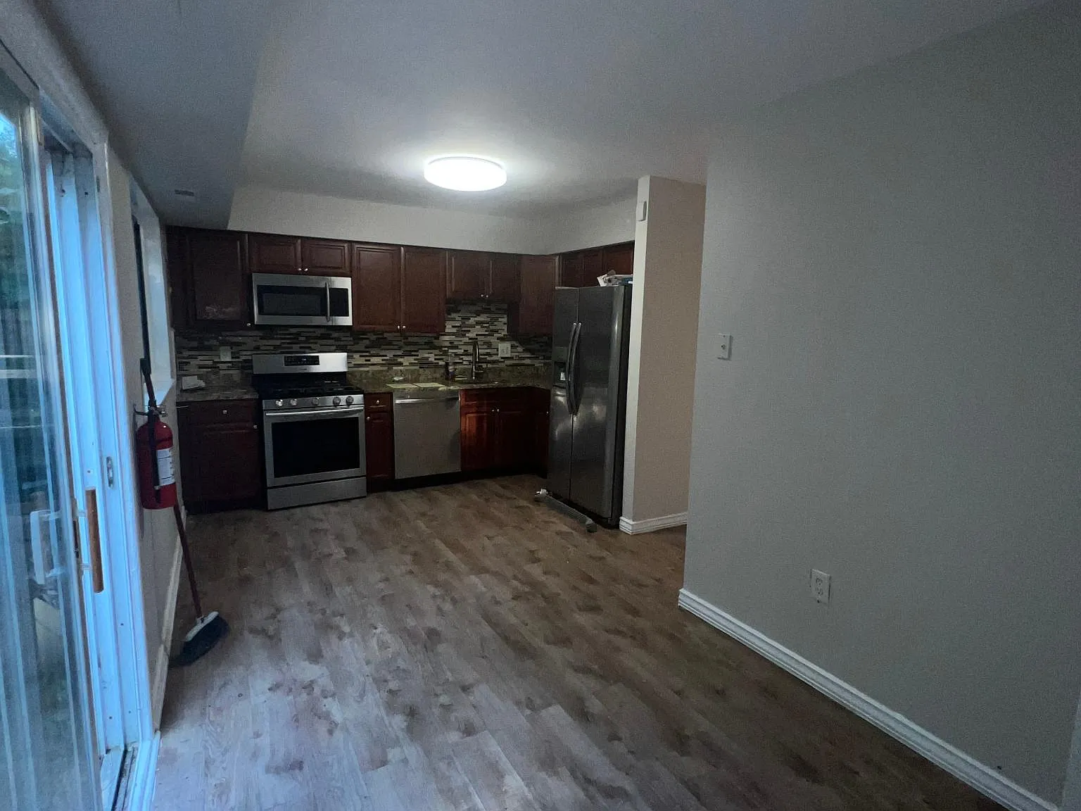 2 bed, 1.5 bath, 1280 sqft, $2,100 — Photo 2