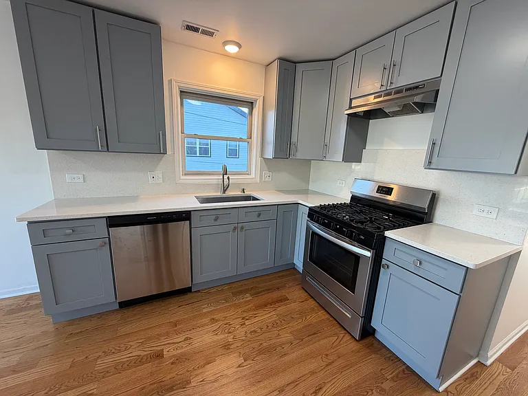 2833 N Auxplaines Ave #3 — Photo 7