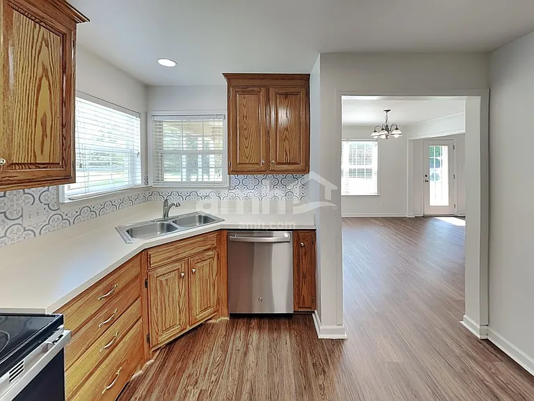 1914 Amacher Dr — Photo 4