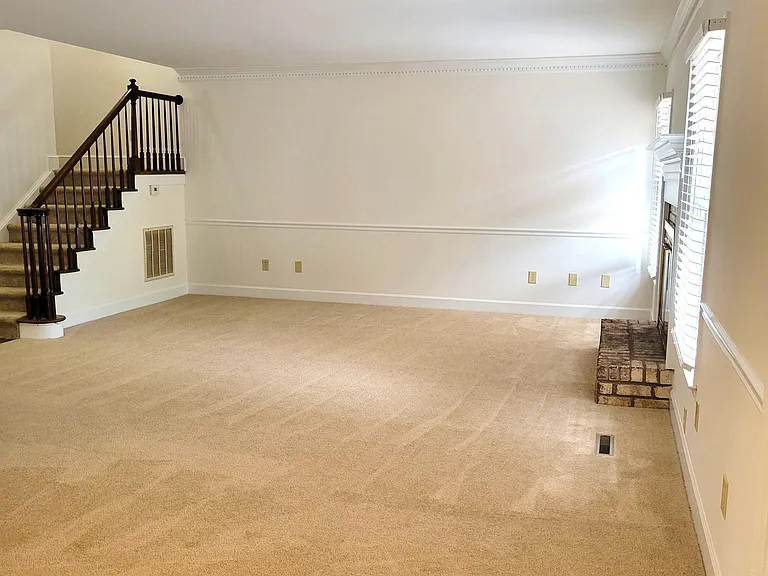 102 Wimbledon Dr — Photo 12