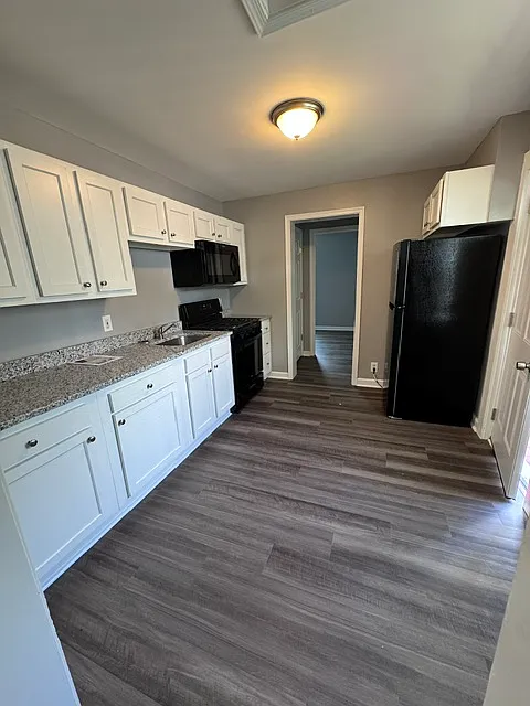 3 bed, 840 sqft, $1,900 — Photo 2