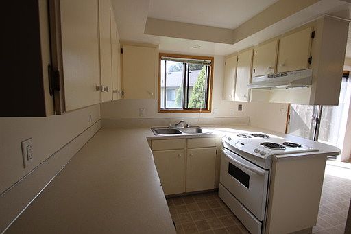 4th image of 3111 NE Whitman Ave