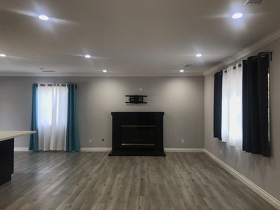 3rd image of 5939A Vanalden Ave