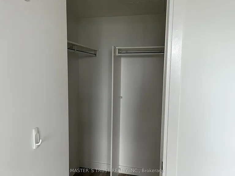 151 Village Green Sq #2606 — Photo 14