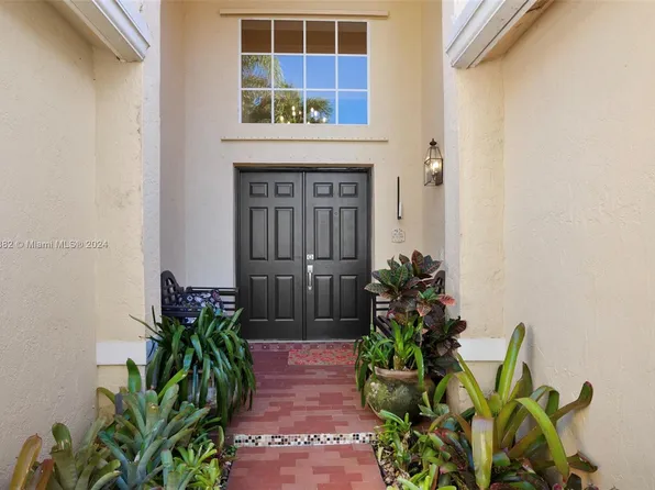 202 Cameron Ct, Weston, FL 33326