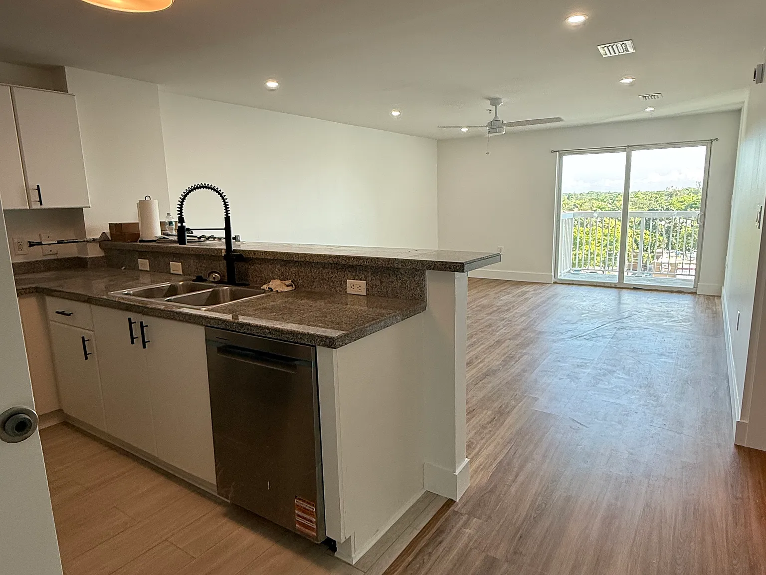 2 bed, 843 sqft, $2,800 — Photo 3