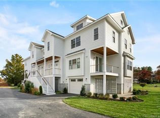 725 S Pine Creek Rd #4, Fairfield, CT 06824