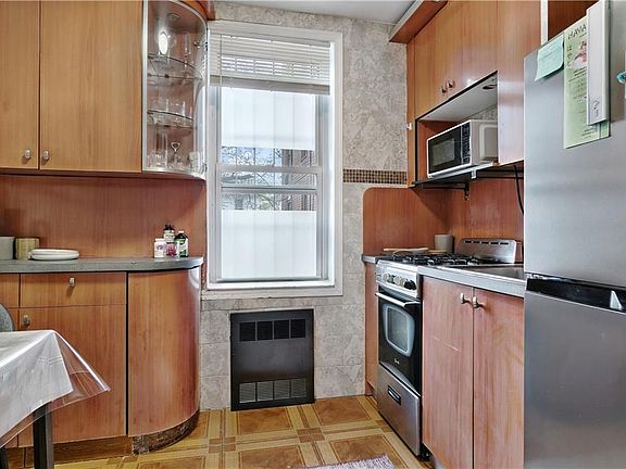 4th image of 2909 Ocean Ave APT 1D