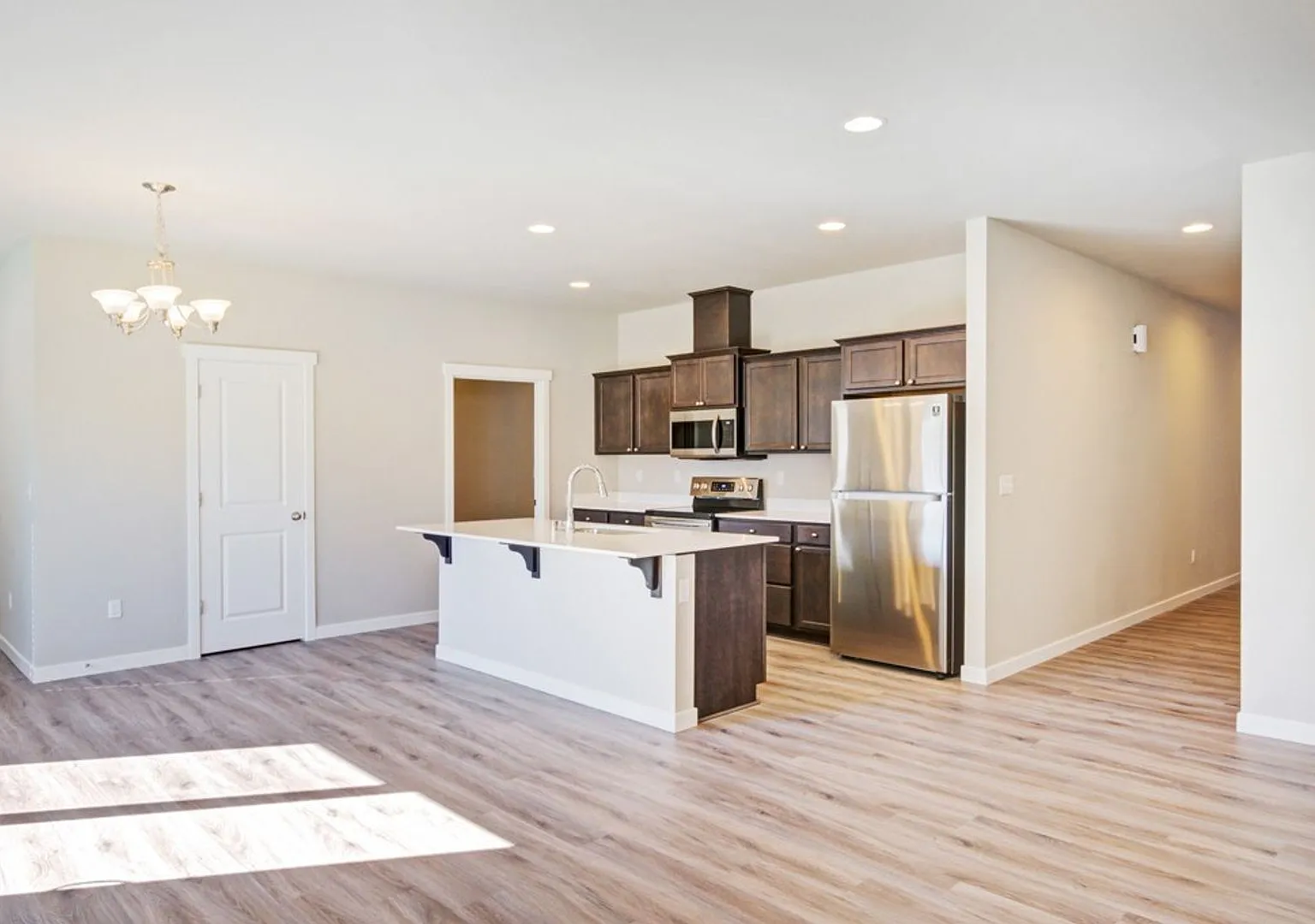 Modern 4bd 2.5ba in LSSD — Photo 3