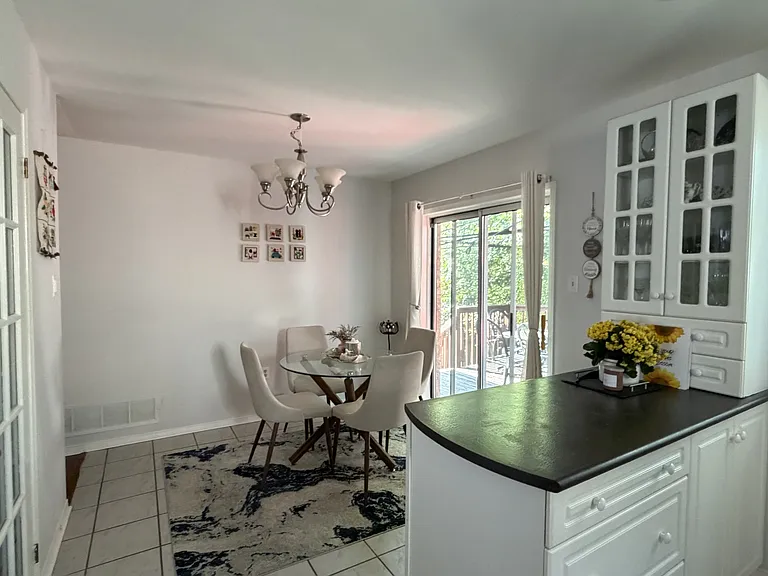 Taylor Dr — Photo 6