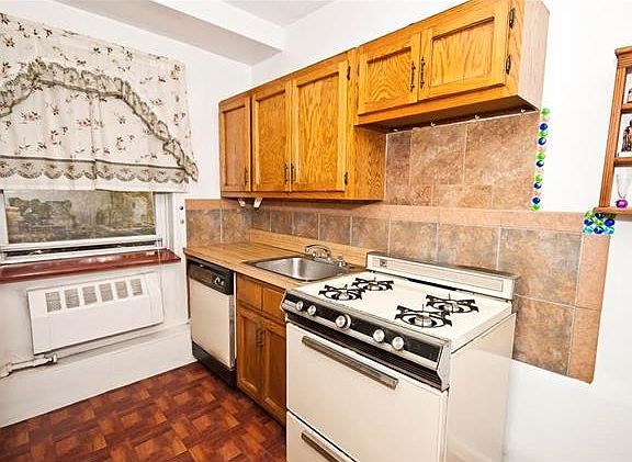 3rd image of 6291 Broadway APT A1
