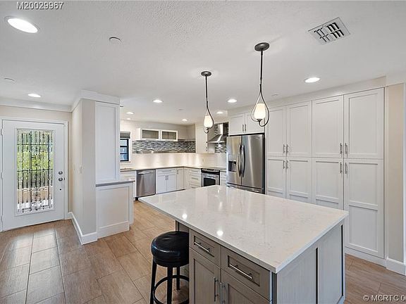 4th image of 415 NW North River Dr APT 101