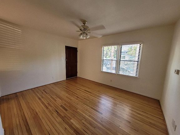 3rd image of 617 Venezia Ave #617
