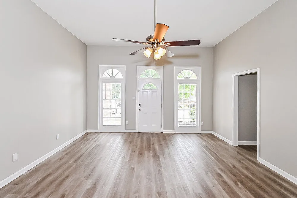 3 bed, 2.0 bath, 1629 sqft, $2,690 — Photo 3