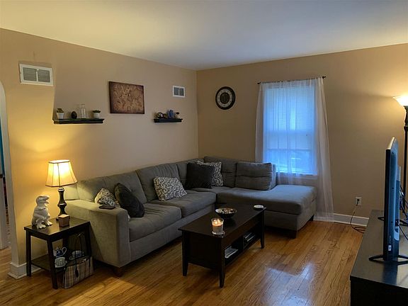 4th image of 21 N Elmhurst Ave