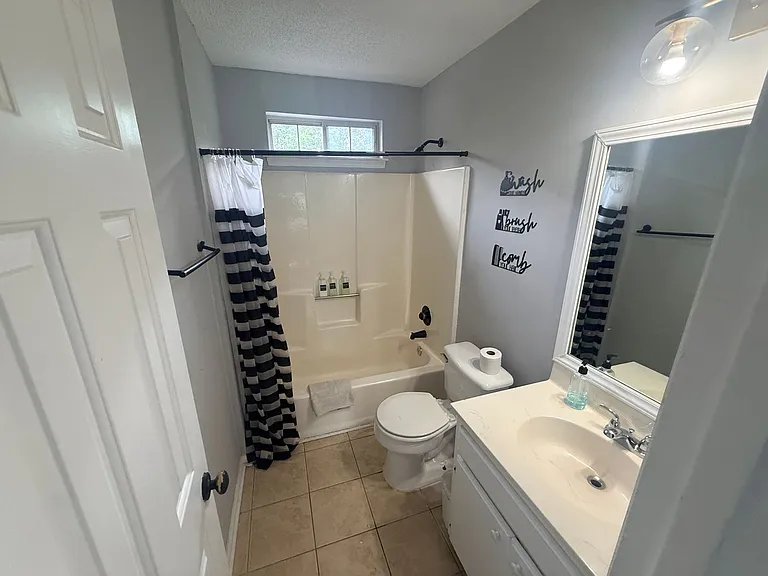 9501 Pondside Ln — Photo 16