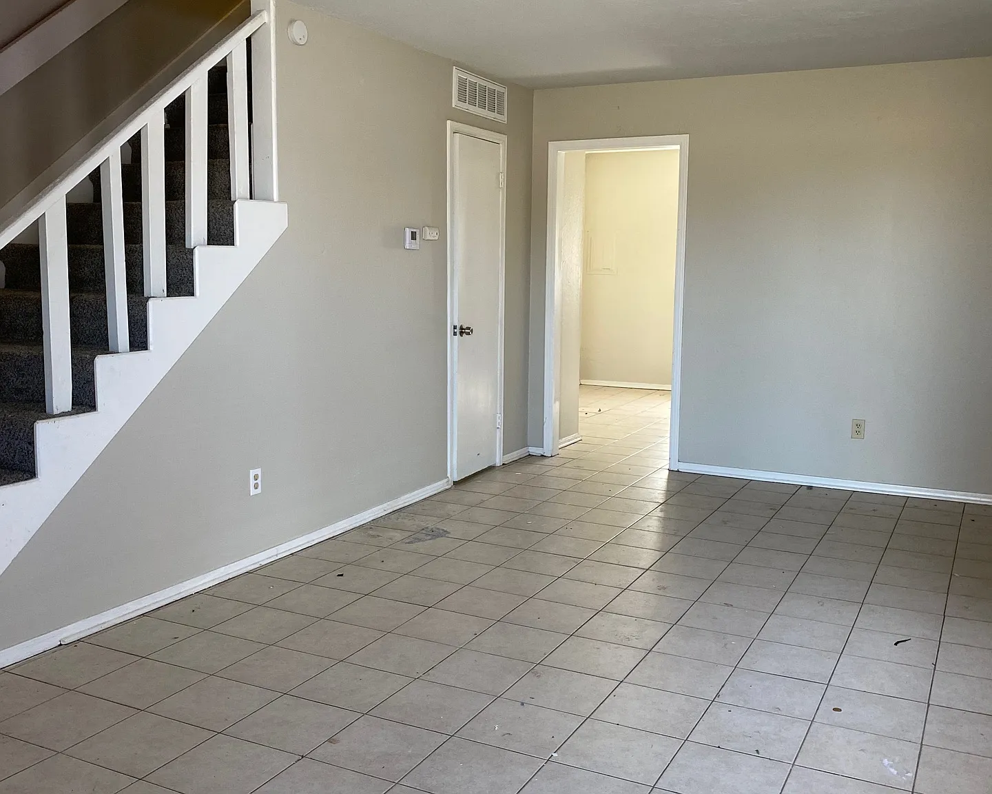 1018 E Main St - 1 — Photo 2