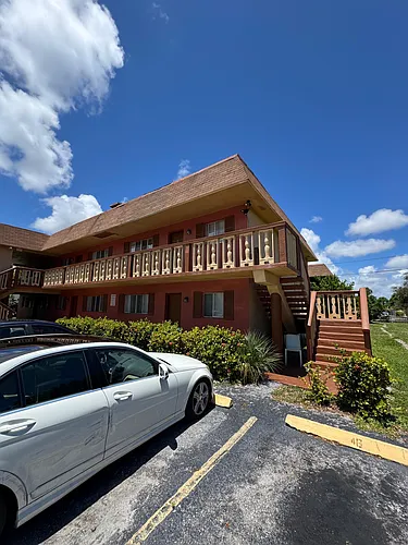 932 W Kalmia Dr Photo 1