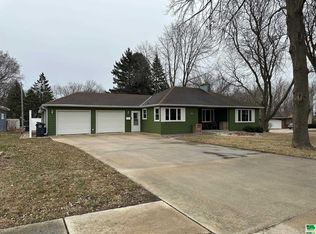 933 Roosevelt Ave, Sheldon, IA 51201