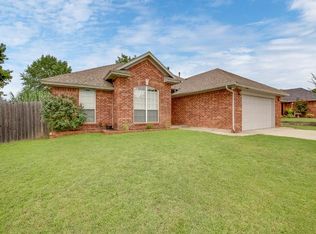 888 Harrison St, Harrah, OK 73045