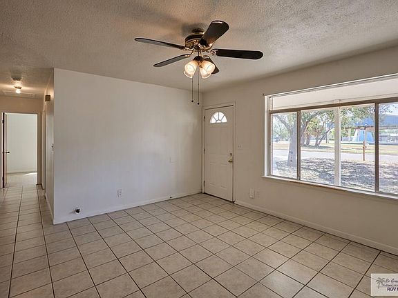 3rd image of 482 W Riggs Ave