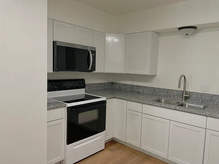 1204 Northridge Rd #12 — Photo 2