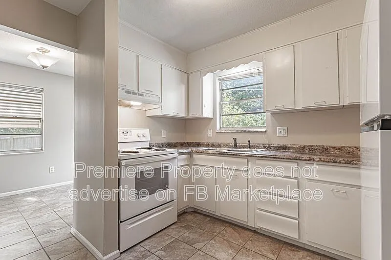 2 bed, 1.5 bath, 935 sqft, $1,295 — Photo 4
