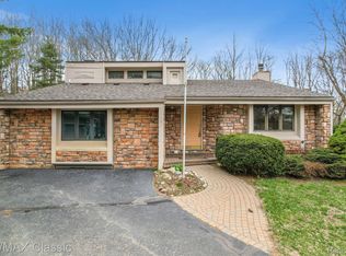 4247 Brandon Dr, Howell, MI 48843