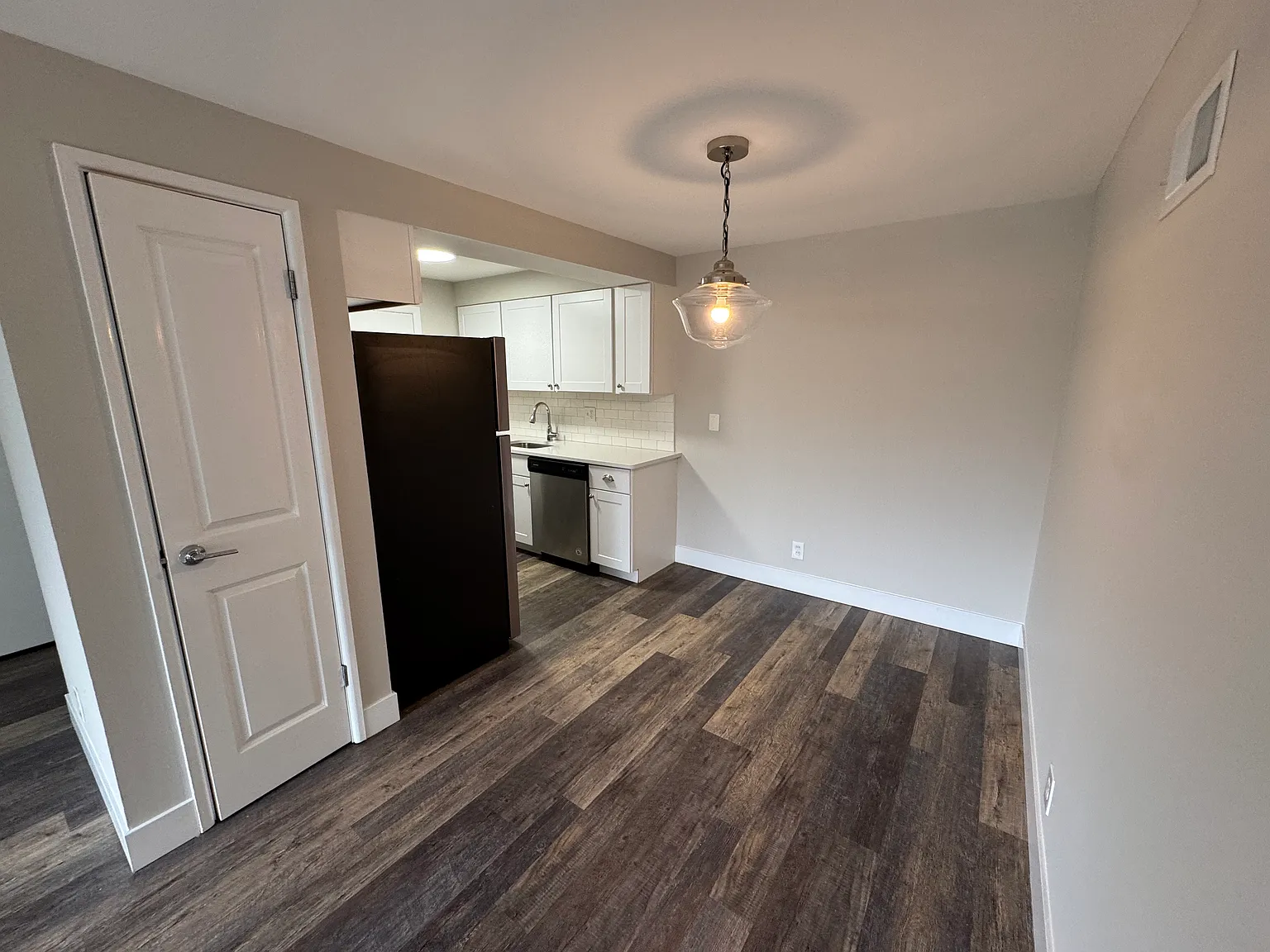 721 Lepere Ave E — Photo 4