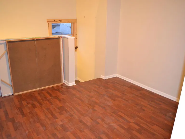 305 Emming St — Photo 4