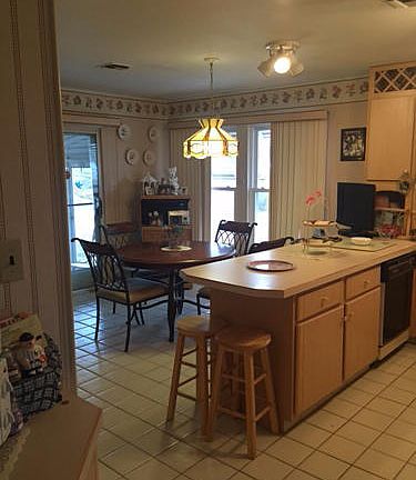 3rd image of 22 Harrington Dr S