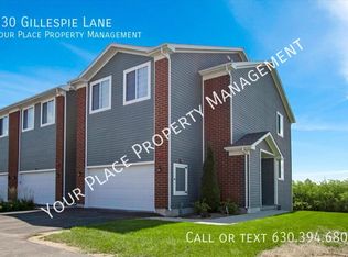 930 Gillespie Ln, Yorkville, IL 60560