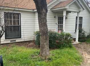 1000 Merritt St, River Oaks, TX 76114